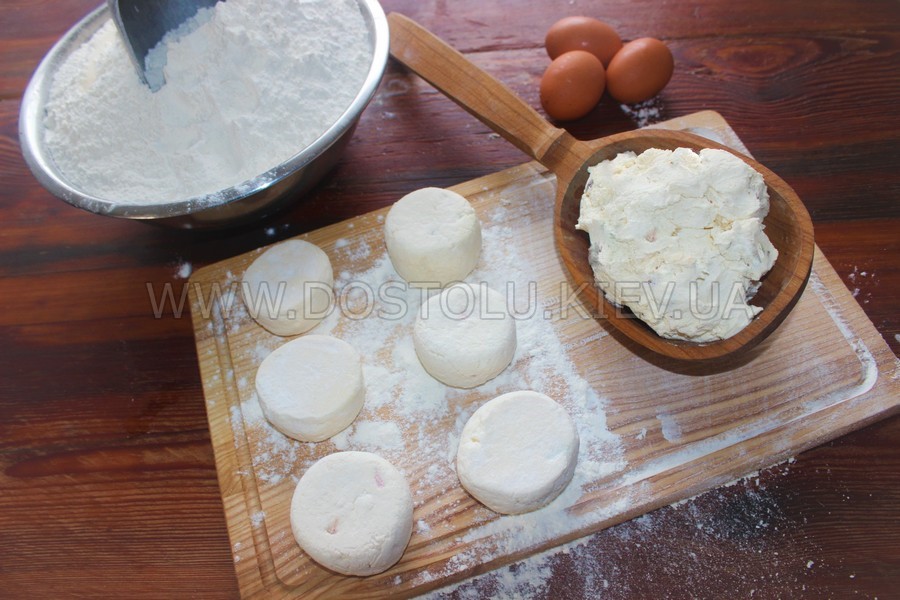 Сирники з родзинками (1 кг) Сирники з родзинками (1 кг)